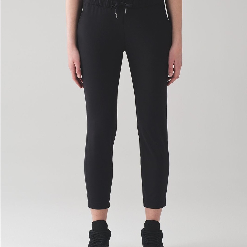 Lululemon On The Fly Pant in Black